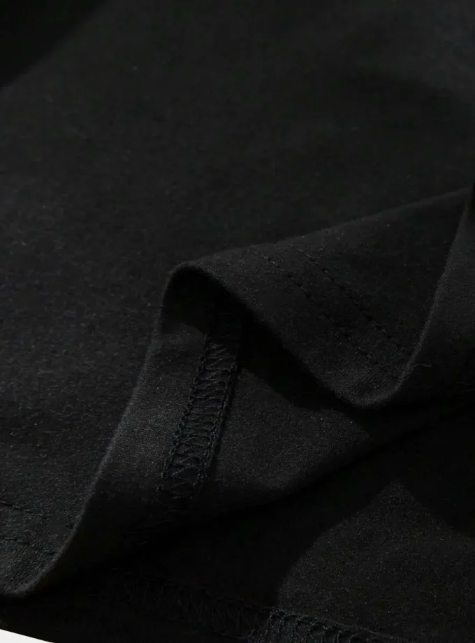 Manfinity Men's Graphic Tee with Figure and Letter Crocheted V-Neck Short Sleeve Japan Style Photo Print Knit Fabric